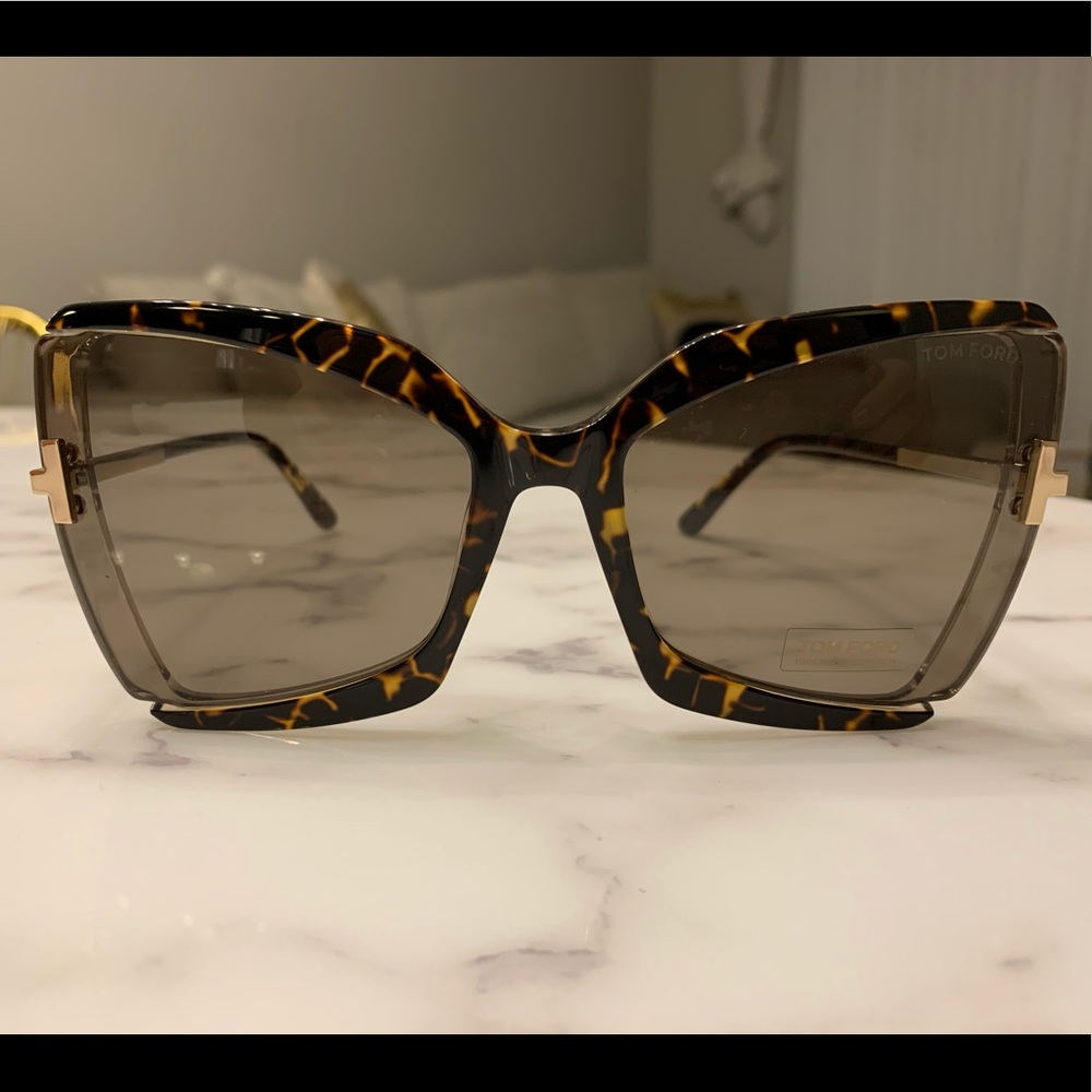 SOLD: NIB Tom Ford Sunnies